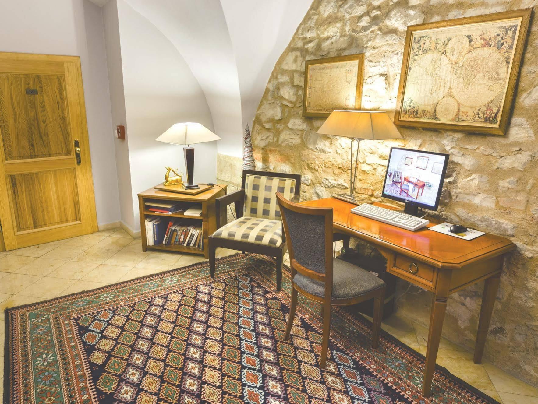 The Golden Wheel Hotel
